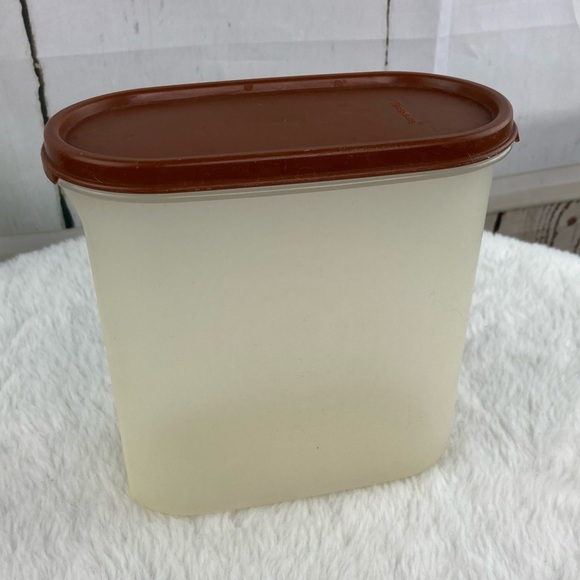 Tupperware 1.7L storage container - Picture 1 of 6